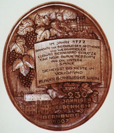 Erinnerungstafel Blauer Bernburger Wein